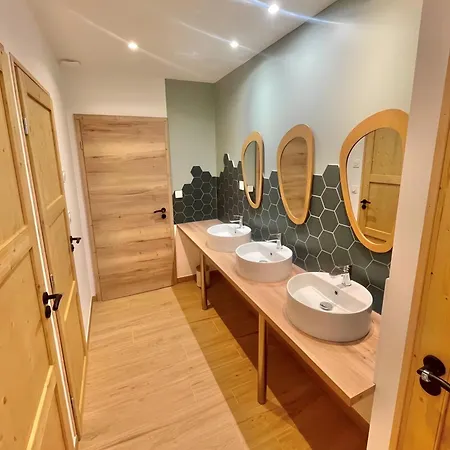 15 Personnes Sauna Et Jacuzzi * Le Thillot